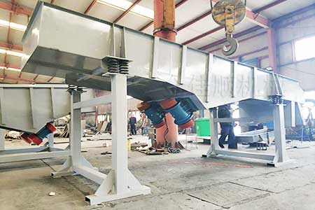 發(fā)往安徽的3臺顆粒振動篩發(fā)貨中